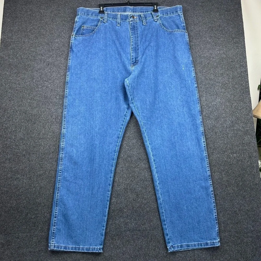 Wrangler Rugged Wear Jeans Mens 44x32 Blue Medium Wash Straight Denim Cowboy